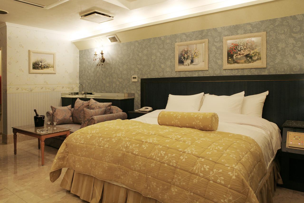 Hotel del amor Meguro Emperor 2*
